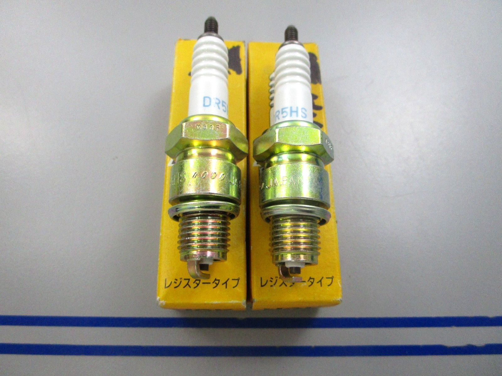 NEW LOT OF 2 DR5HS NGK Spark Plug 0810