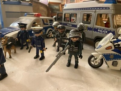 playmobil commissariat de police et nombreux véhicules - Photo 1/4