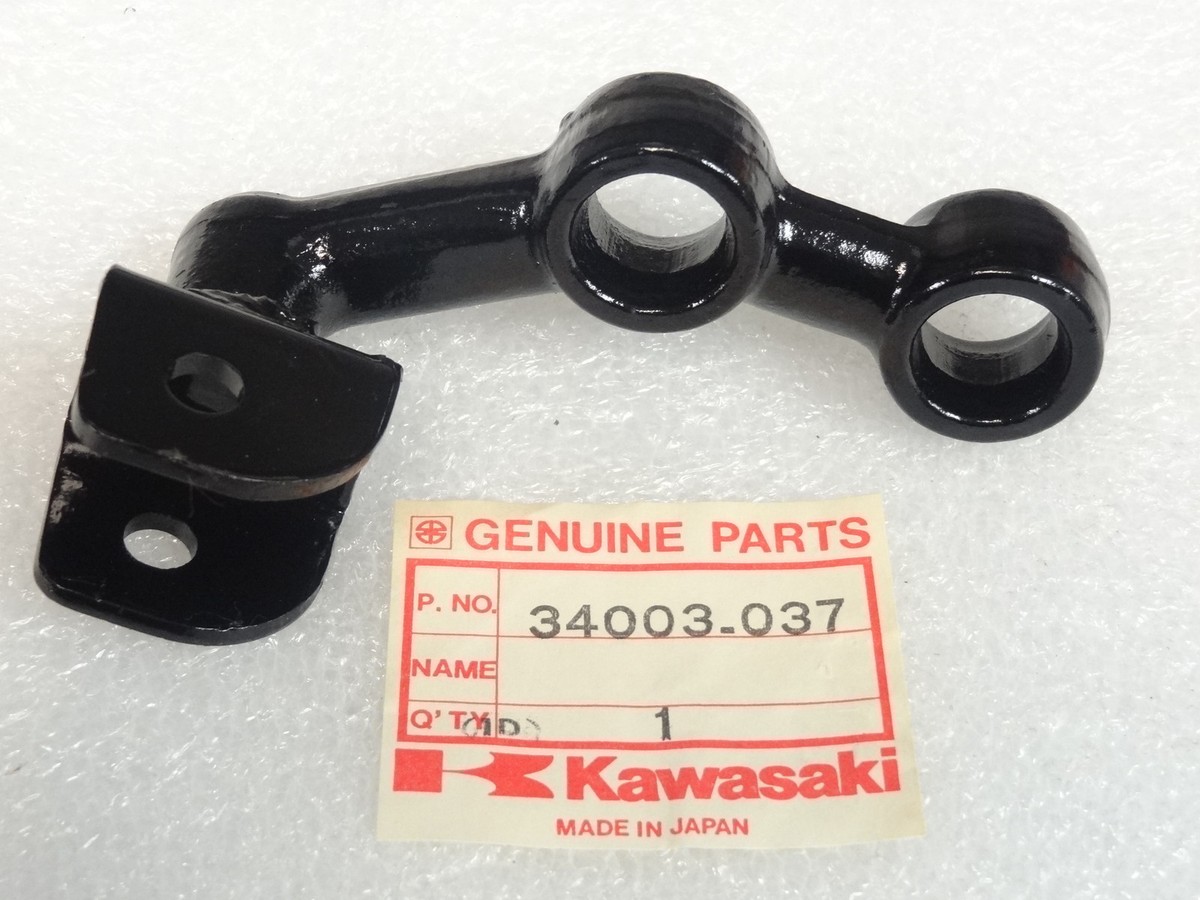 Kawasaki NOS NEW 34003-037 Right Footrest Bracket Z1 KZ KZ1000