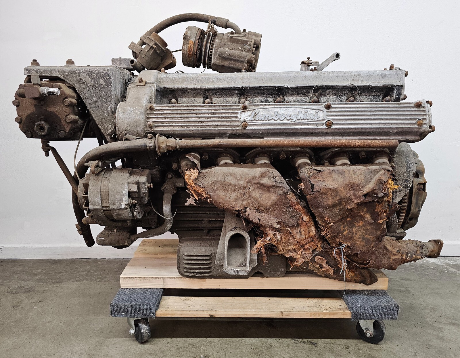 Lamborghini Jarama engine