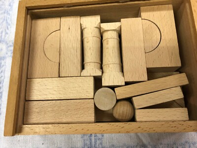 Alter Baukasten und ein Holzspiel 
