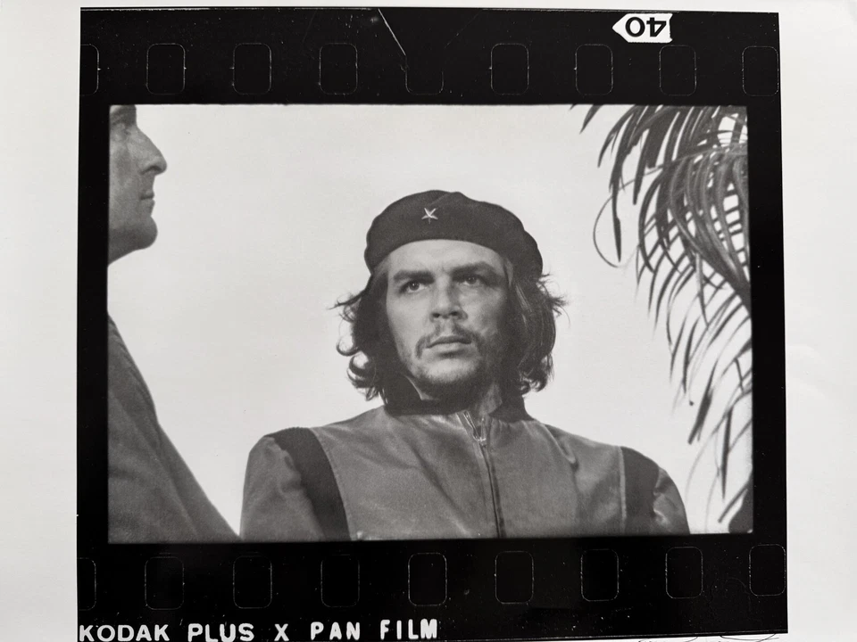 Che Guevara - Fotografía icónica de 1960 de Alberto Korda (impresión firmada) Foto 3 de 4