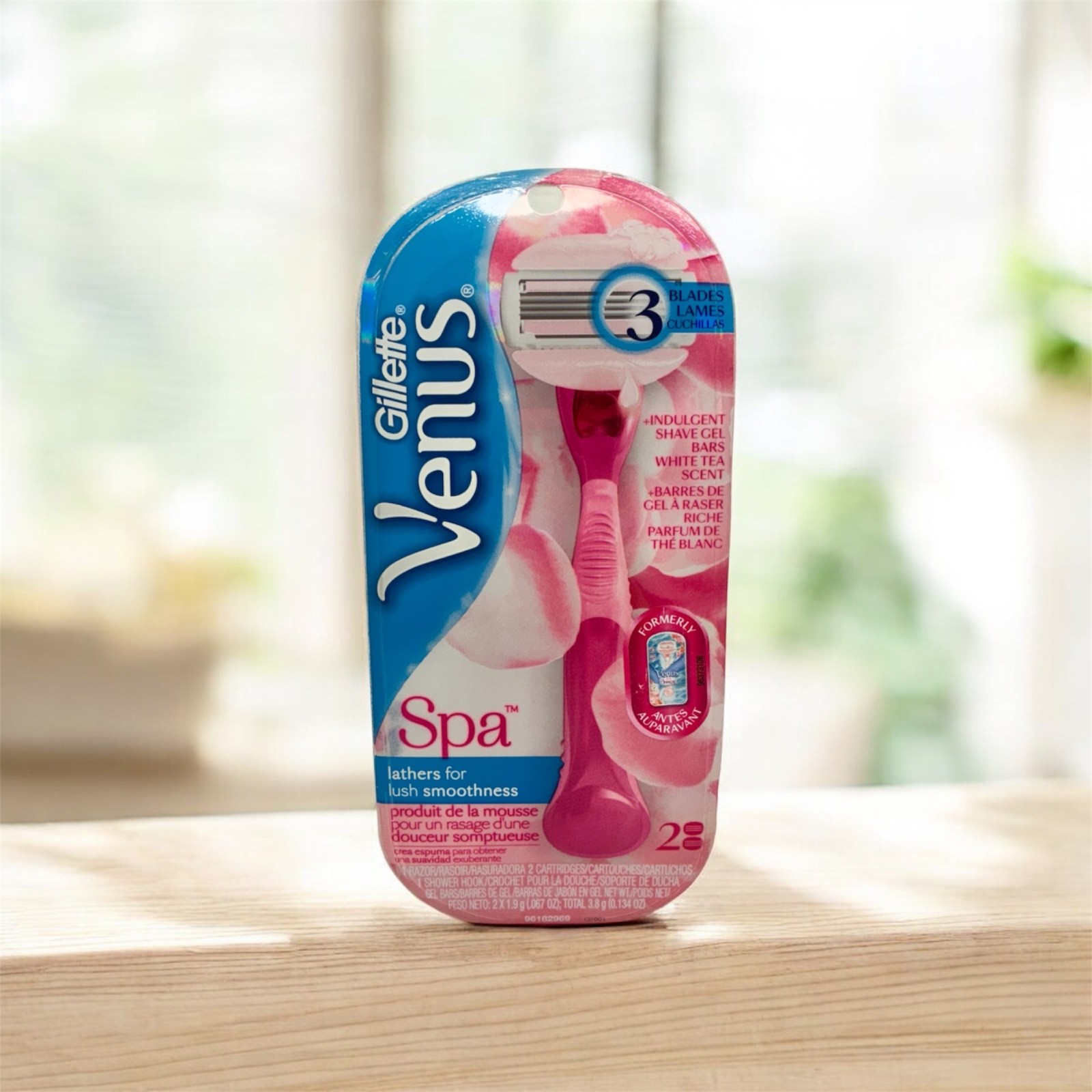 Gillette VENUS SPA 3 Blade Razor + 2 WHITE TEA Scented CARTRIDGES + Shower Hook