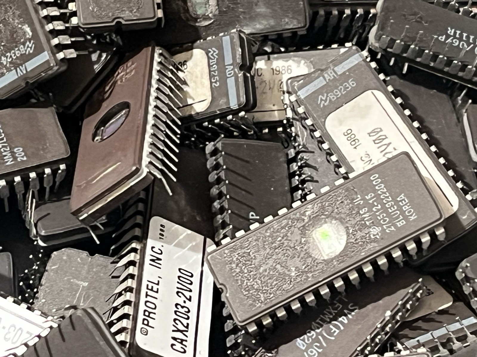 SCRAP CERAMIC IC CHIPS EPROMS FOR PRECIOUS METALS RECOVERY 5 POUND LOTS