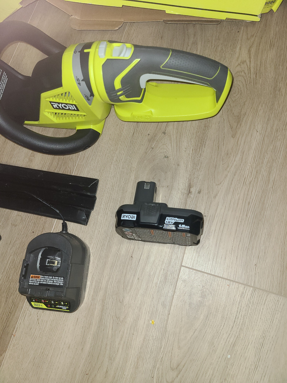 Ryobi ONE+ 22 inch 18V Hedge Trimmer - P2606B with battery and charger