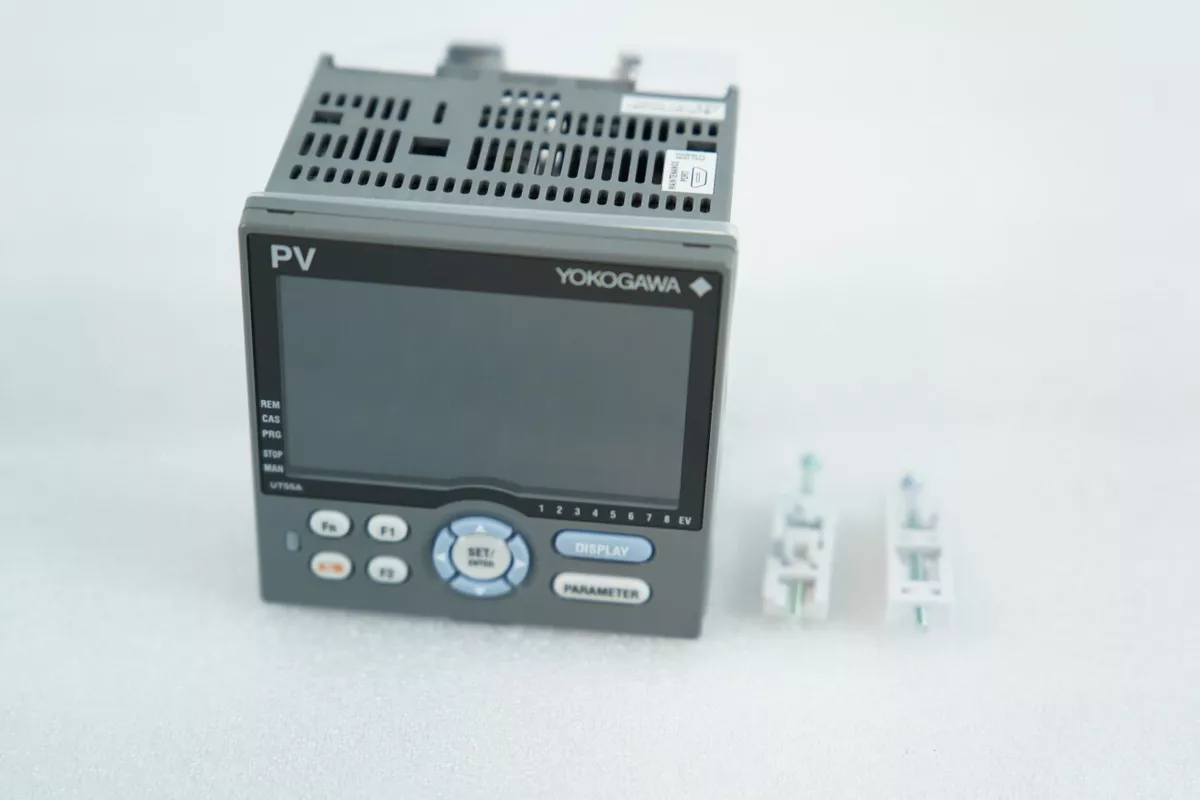 YOKOGAWA UT55A-202-11-00 CONTROLLER