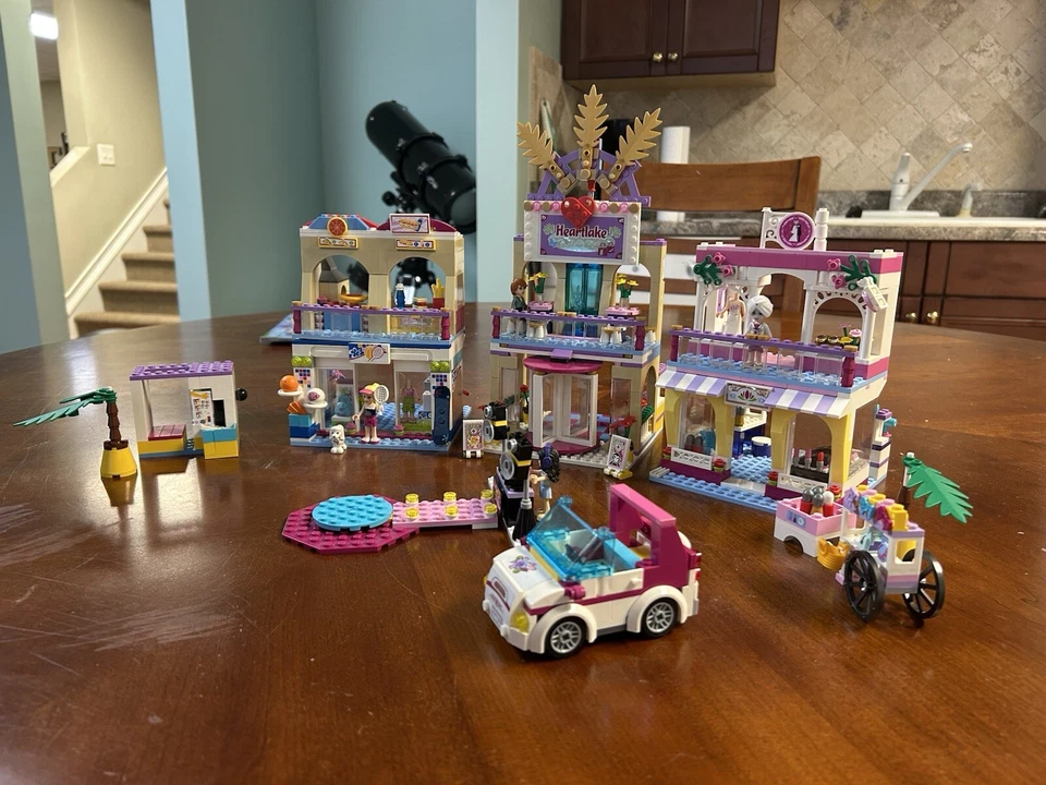 LEGO FRIENDS: Heartlake Shopping Mall (41058), 97% Complete [RETIRED WITH BOX] Foto 3 de 4
