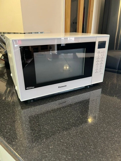 Panasonic NN-CT55JW 1000W Digital Inverter Combi Microwave 27L White (AG288)
Opens in a new window o