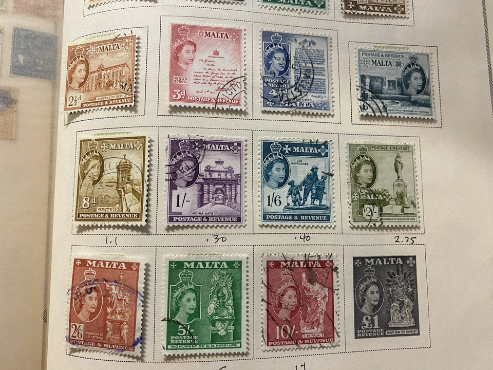 Malta QEII, Dos juegos + extras 1956 set MH + usado, 1965 set como nuevo h, 3 páginas álbum Foto 3 de 4