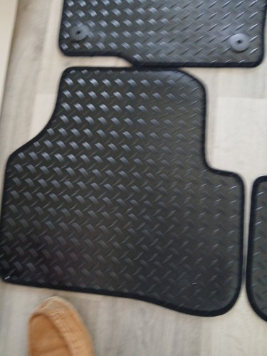 Vw Passat 2007-2014 Rolled Edge 3MM Waterproof Rubber Heavy Duty Car Mats New - Picture 3 of 10