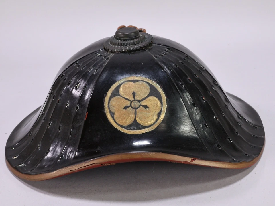 Japanese Lacquer Samurai Helmet Jingasa 13.6inch Ken Katabami Crest Meiji Era - Image 2 of 4