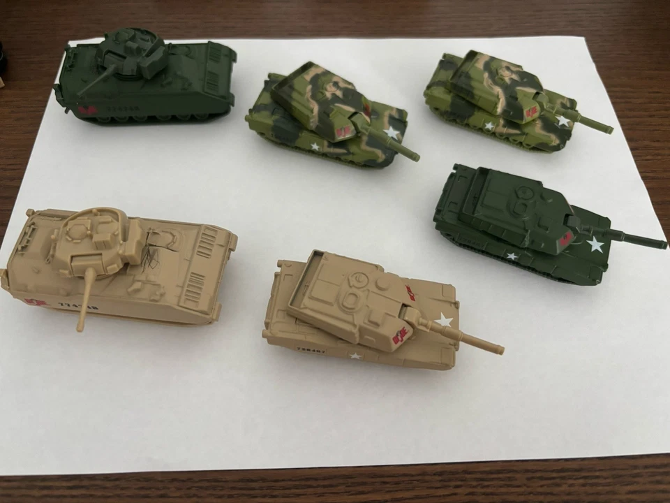 GIJoe Footlocker + Maisto Diecast 29 Military Vehicles + Dog tags - Image 3 of 4