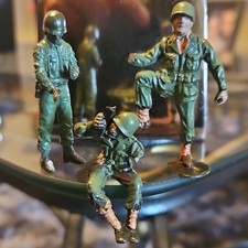 Plastic Infantry Toy Soldier Figures Set of 3 Painted Green Uniforms