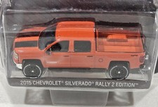 Greenlight 1:64 2015 Chevrolet Silverado Rally 2 Edition Town Country Exclusive
