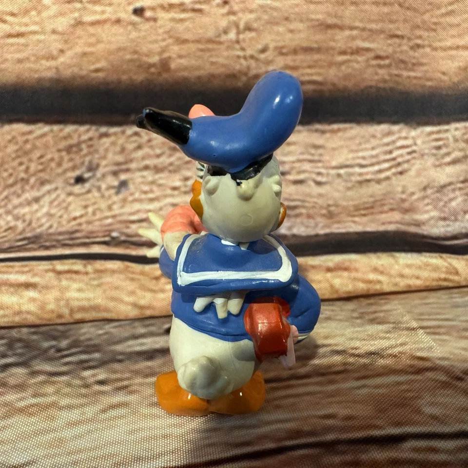 Disney Donald & Daisy Duck Valentines Hug & Kiss  PVC Applause Figure 2.25” Toy - Image 2 of 4