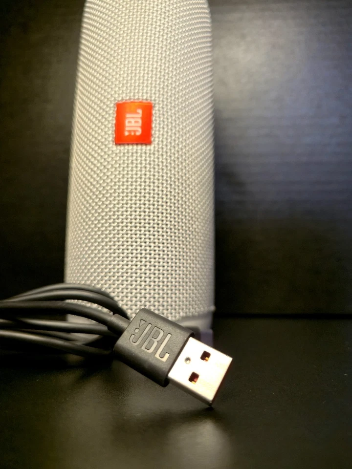 JBL FLIP5 OPEN BOX- With Original Cable.  WHITE Never Used - Image 2 of 4