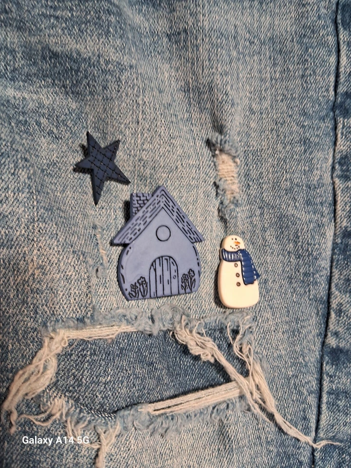 Old Navy Blue Distressed Denim Shorts Size S 6/7 Slim - Image 2 of 4