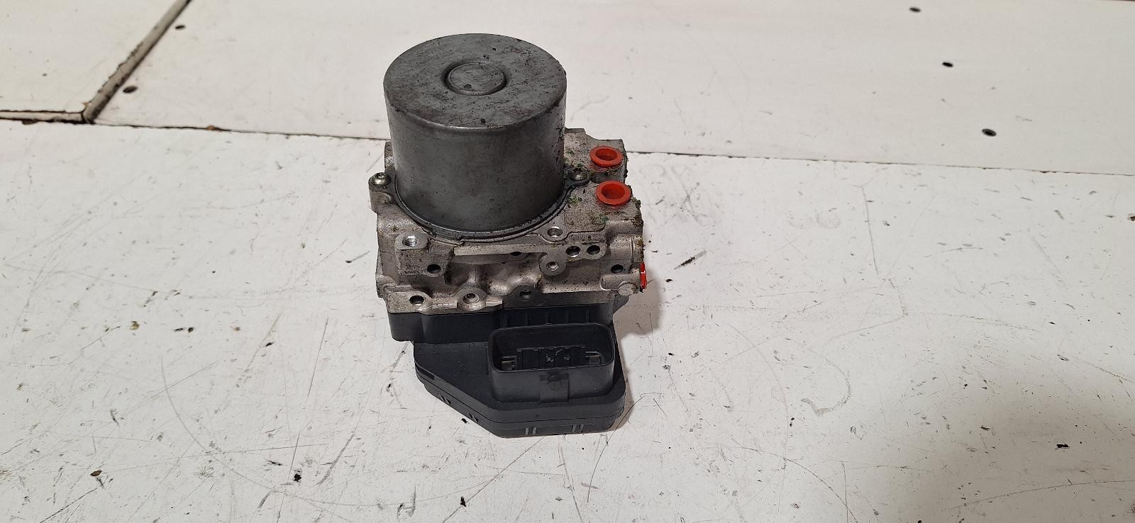 Lexus RX350 ABS Module 2GR-FE GGL15 12/2008-08/2015 - thumbnail 3