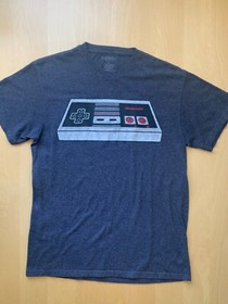 NINTENDO Controller T-Shirt MENS medium NES Classic Gamer Retro Gaming Vintage M