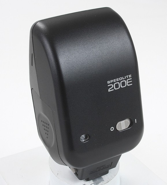 CANON SPEEDLITE 200E, A LITTLE CORROSION IN BATTERY COMPARTMENT/179859