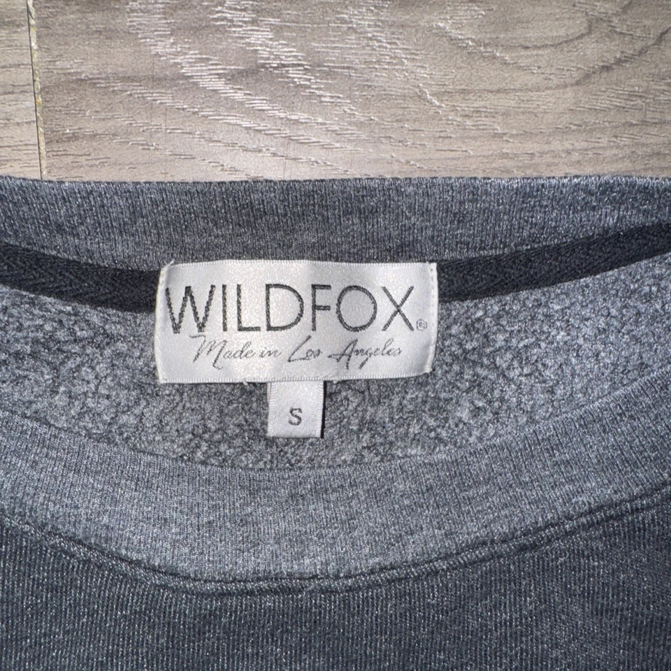 Suéter Wildfox Talla Pequeña “Lo que hace un buen niño como yo en un lugar como este” Foto 3 de 4