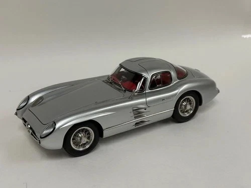 ミニカー CMC 1/18 Mercedes-Benz 300SLR w196s Amazon.com: CMC 1955 MB 300 SLR Uhlenhaut Coupe Silver with Blue