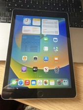 Apple iPad 5th Gen. 32GB, Wi-Fi, 9.7in - Silver