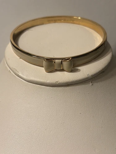 Bracciale fiocco Kate Spade New York tono oro bianco con borsa indossato pochissimo