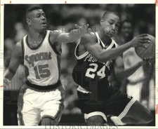 1992 Press Photo Adrian Autry and Marques Bragg in Carrier Dome Basketball Game