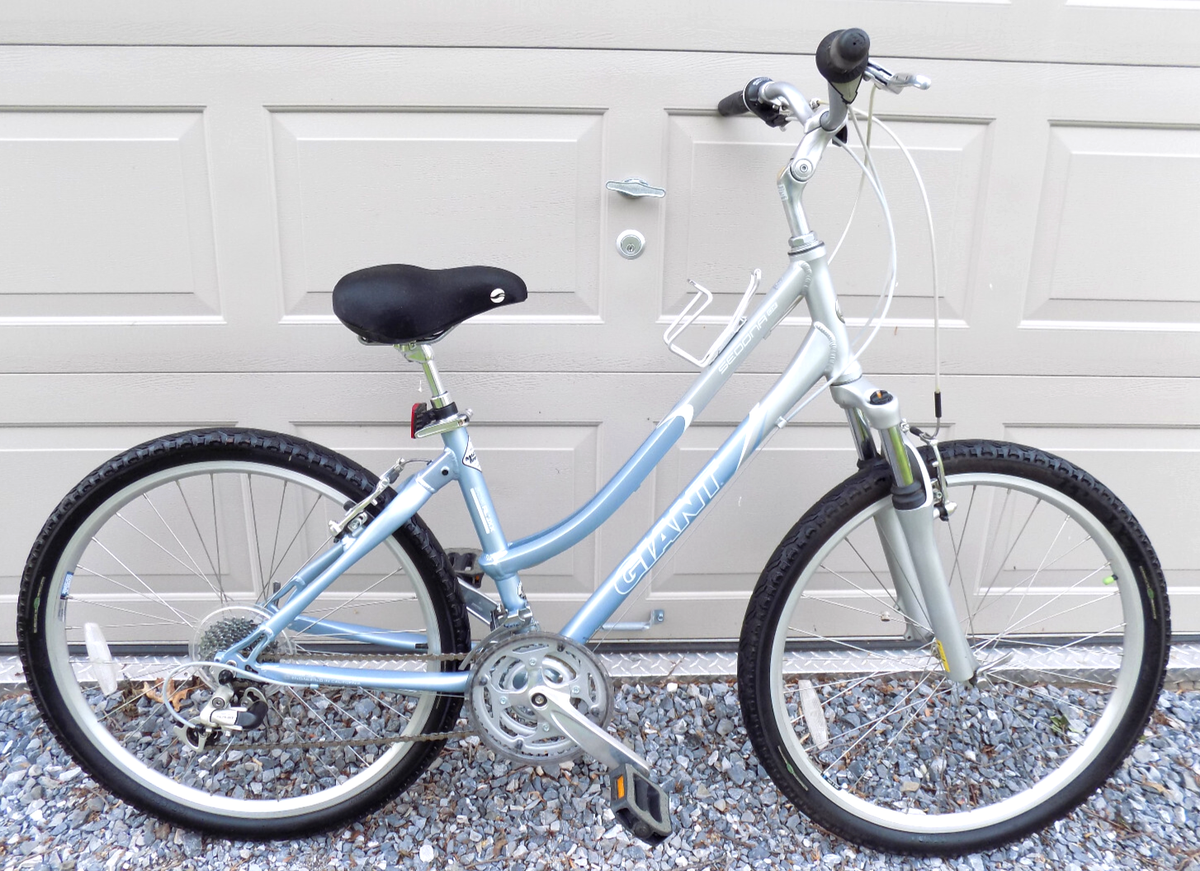 Ladies Giant Sedona DX 24 Spd Hybrid Bike Bicycle 17
