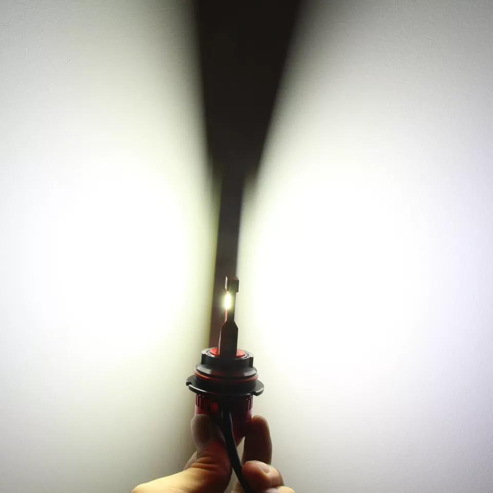 LED 6000K White Headlight Bulbs Lamp for Peterbilt Truck, OFF-ROAD Headlamps - Image 3 of 4