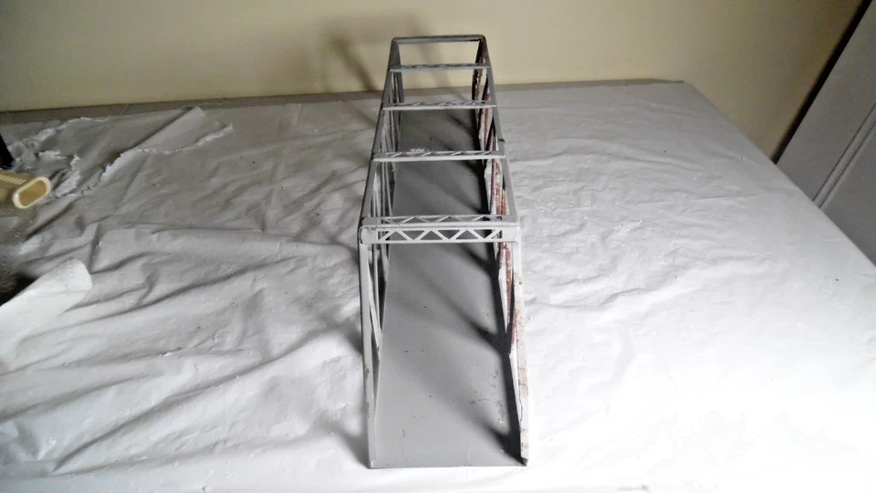 Ponte de metal desconhecido O/027 mede 24"longx 4"abertura x6"alta usada como está - Imagem 4 de 4