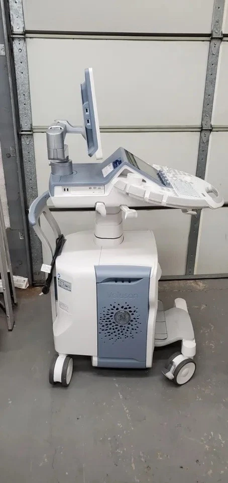 Máquina de ultrasonido GE Voluson E10 BT16 Foto 2 de 4