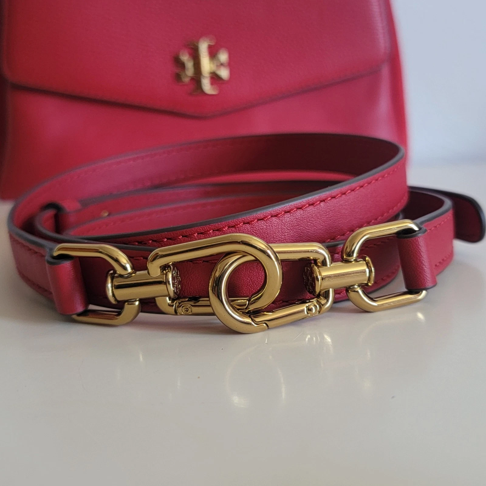 Borsa a tracolla convertibile Tory Burch Kira Red Pebble camoscio pelle liscia catena