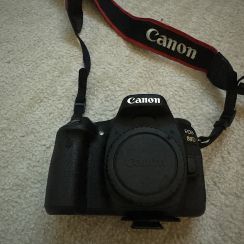 Canon EOS 80D 24.2MP Digital SLR Camera Body only used for around 400-500 photos