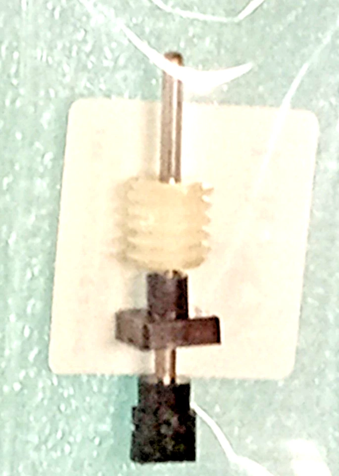 P-330-009 WORM GEAR SHAFT WITH COUPLING SET FOR FT DIESEL FROM 1975 BY AHM NEW - Image 3 of 3