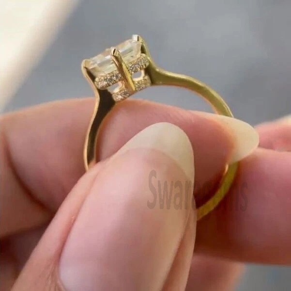 Anillo de compromiso de moissanita blanco roto corte Asscher de 1,50 quilates enchapado en oro amarillo de 14 k Foto 4 de 4