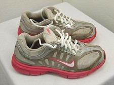 GIRLS ATHLETIC SHOES NIKE BRAND SIZE 3 1/2 Y PINK/SILVER Fabric/Leather Upper