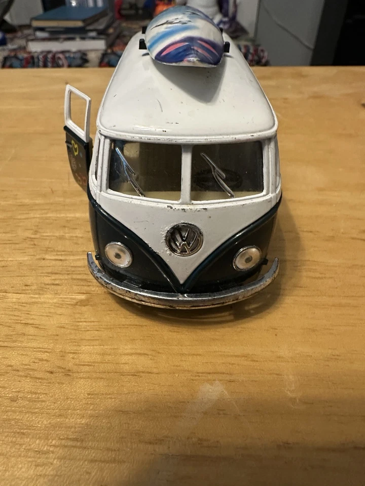 Kinsmart 1962 VW Classical Bus: Love and Peace - Image 3 of 4