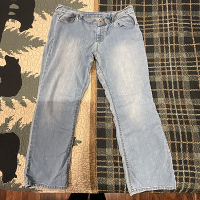 A.P.C. Women s Light Wash Blue Straight Leg Jeans Mid Rise 5-Pocket Logo