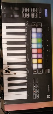 Novation Launchkey Mini Mk3 25 Mini-key Midi Keyboard Controller