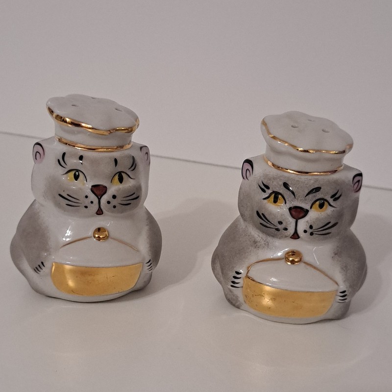 Porcelain Cat Salt & Pepper Shakers Set of 2 Gray/White Gold Trim Cats