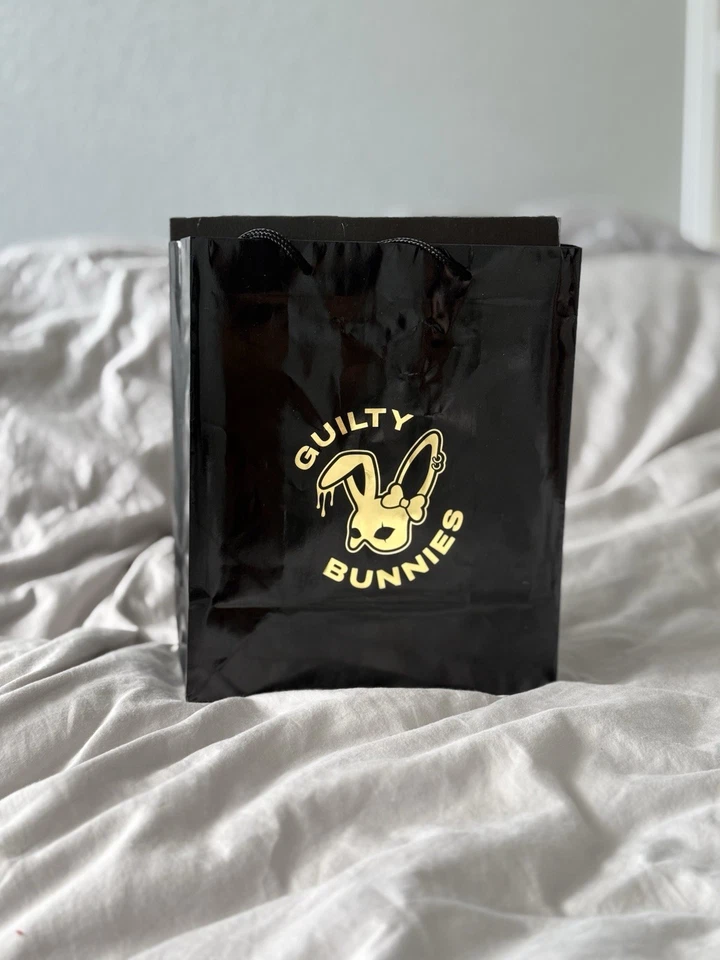 Máscara de conejito de cuero negro/blanco juguetón disfraz de Halloween Foto 3 de 4