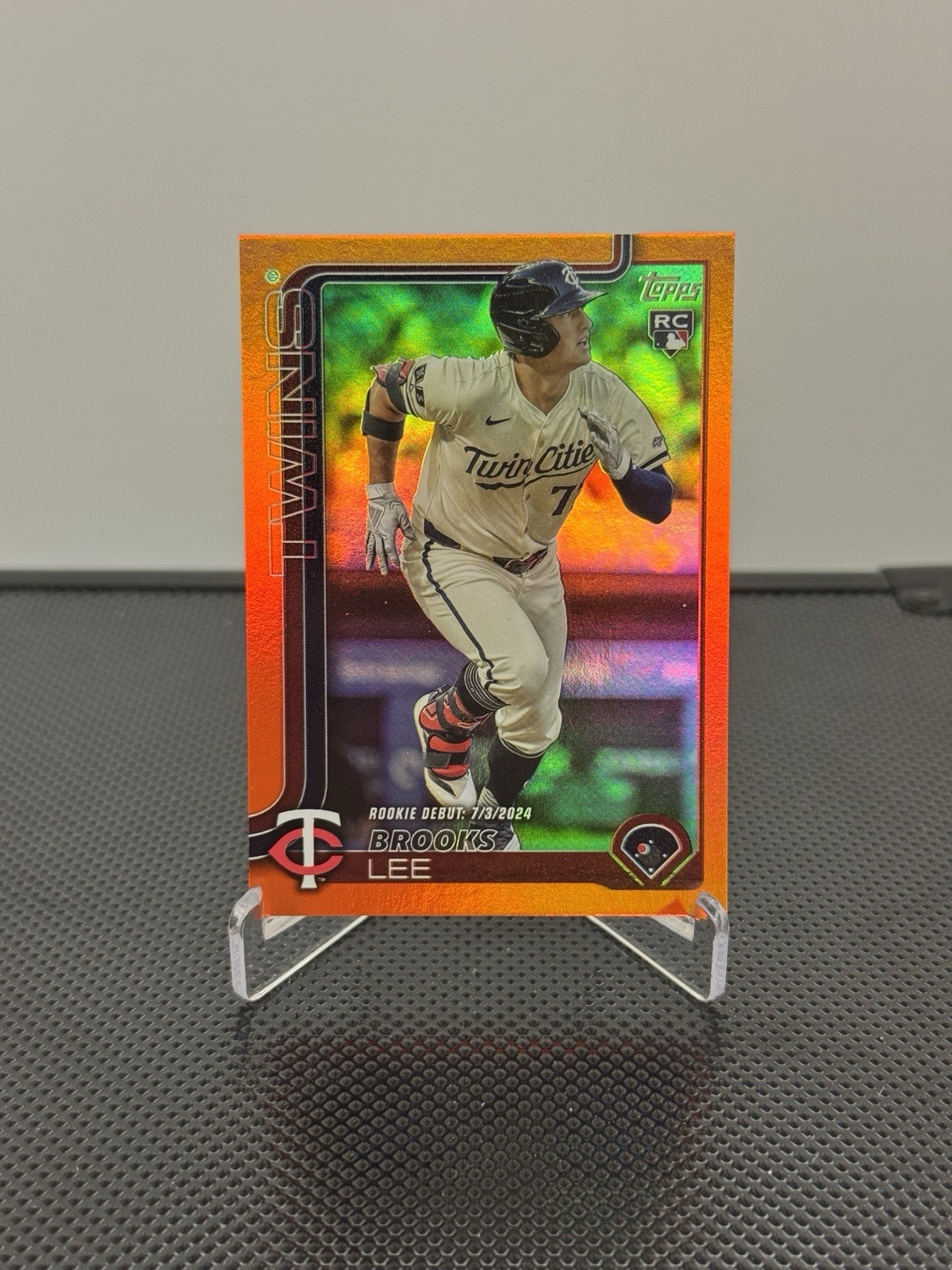 2025 Topps Update US243 Brooks Lee Rookie Debut Orange Foil /25 RC