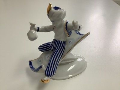 Hollohaza Ungarn Porzellanfigur Aladdin auf fliegendem Teppich 13cm H