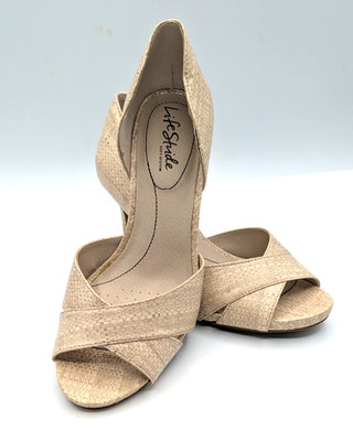 LifeStride Women's Mykonos Pump Heels Soft Blonde 8.5 Wide