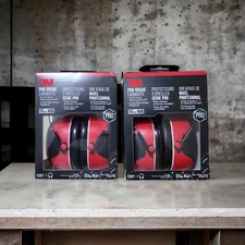 3M Pro-Grade Black/Red NRR 30dB Lightweight & Adjustable Noise-Reducing Earmuffs