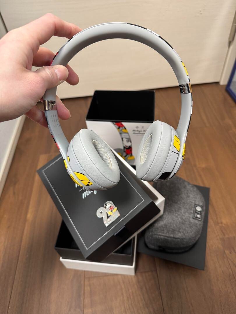DreamyMagic　0330 Disney Mickey Mouse Beats Solo3 Wireless 90th Anniversary