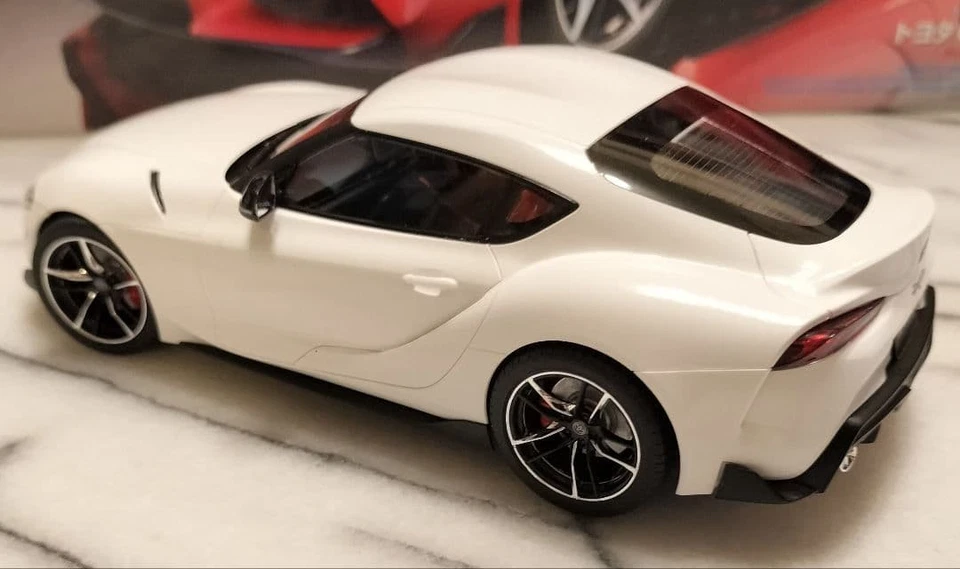 Kit completo Tamiya 1/24 Toyota GR Supra modellino auto in plastica bianco puro - Immagine 3 di 4