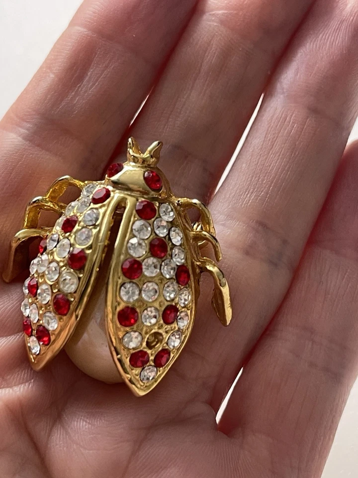 Broche Escarabajo Estilo Vintage Tono Dorado Estrás Cristal Rojo Insecto Pin Perla Imitación Foto 2 de 4